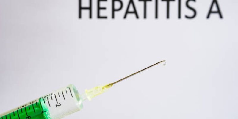 Гепатит А у Києві: захворів працівник закладу торгівлі