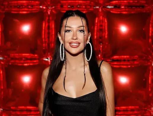 Адріана Пущак перемогла у конкурсі Miss Petite Universe USA 2025 