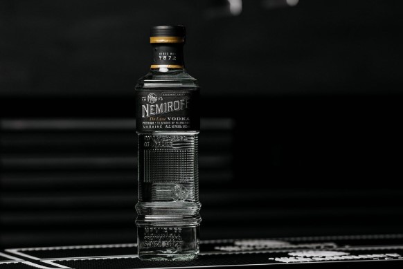 Що впливає на ціну Nemiroff De Luxe: з чого складається преміальність продукту