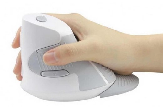 Вертикальная мышка: стоит ли переходить и в чем её особенности