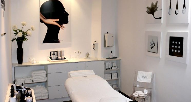 Візок косметолога: мобільна станція, що пришвидшує роботу й підсилює сервіс