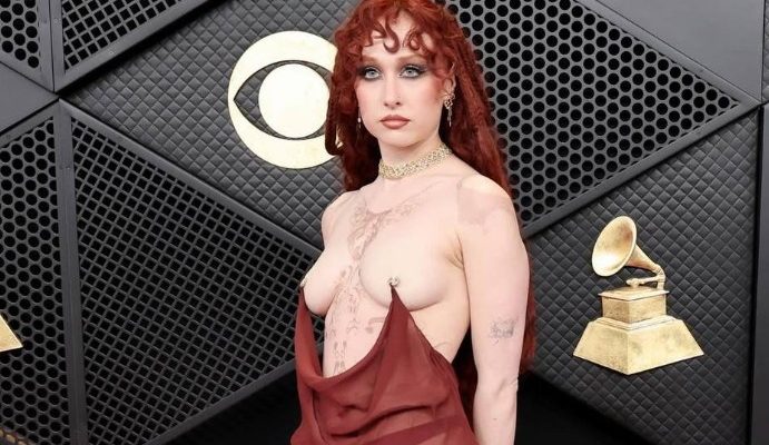 Чаппелл Роан повісила плаття на… власні соски 