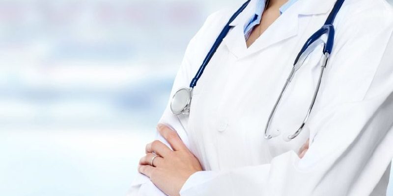 У Польщі масово звільняють лікарів з України 
