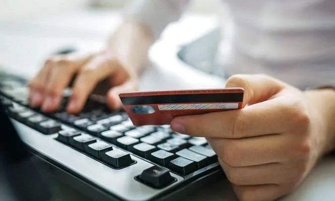 Банки можуть зобов’язати повертати вкрадені з карток гроші 
