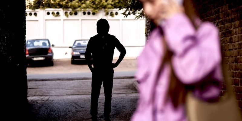 За сталкінг в Україні можуть карати ув’язненням до 4 років