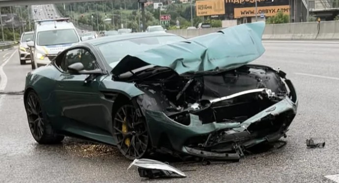 Блогер Сергій Данилець розбив Aston Martin під Києвом 