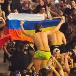 Концерт Макса Коржа в Стамбулі спричинив скандал через прапори
