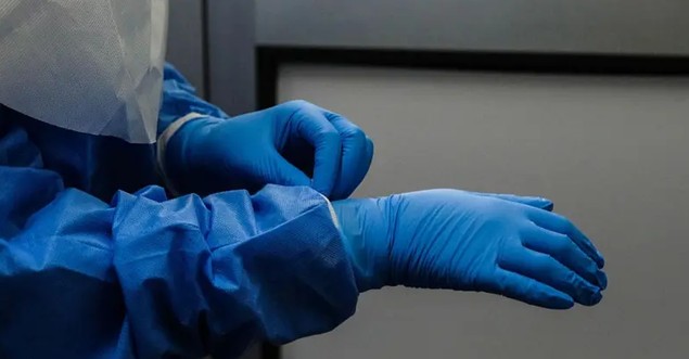 Еболу вперше підтвердили в Європі: захворів лікар із Франції 