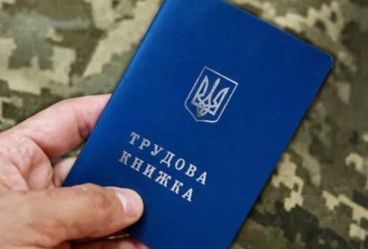 Мобілізованим держслужбовцям хочуть рахувати стаж утричі більше 