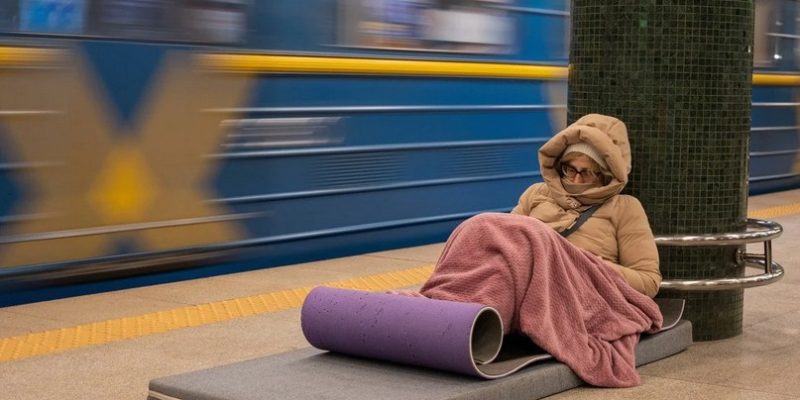 Що брати із собою в укриття: рекомендації Київського метрополітену 