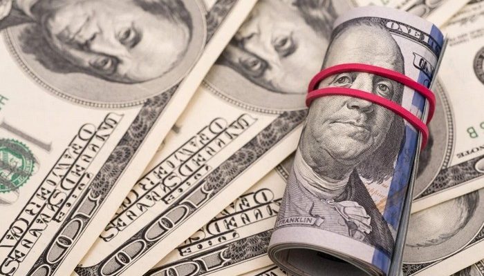 Скільки коштуватимуть 100 доларів в Україні: прогноз до 14 червня 