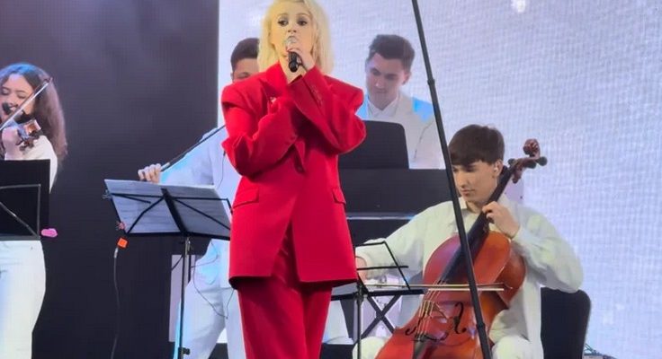 Міка Ньютон вперше за довгий час виступила в Україні 