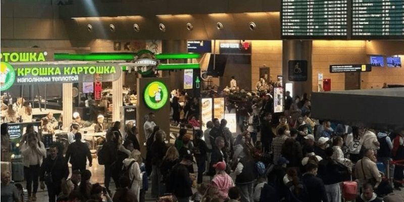 У московських аеропортах скасували понад 500 рейсів через атаку дронів 