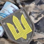 Хто отримує бойові виплати 30, 50, 70 і 100 тисяч гривень у 2026 році
