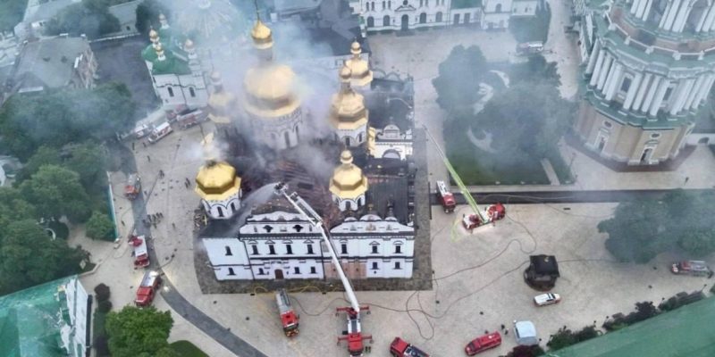 Росія масовано атакувала Київ: є загиблі, горить Лавра 