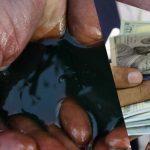 США тимчасово дозволили продаж іранської нафти