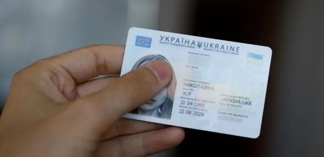 Новий порядок видачі паспортів для уродженців окупованих територій викликав критику правозахисників 