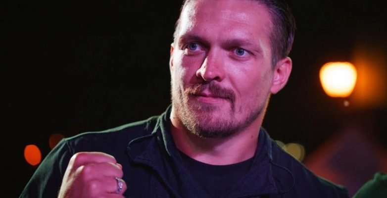 Усик оголосив про відмову від усіх чемпіонських поясів 