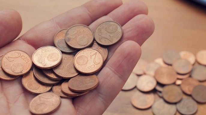 Українці різко збільшили купівлю євро перед літом 