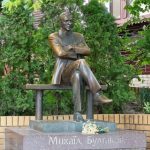 У Києві демонтували пам’ятник Михайлу Булгакову