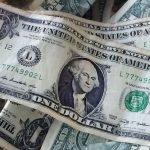 Старі долари не приймають: що робити та коли відмова незаконна