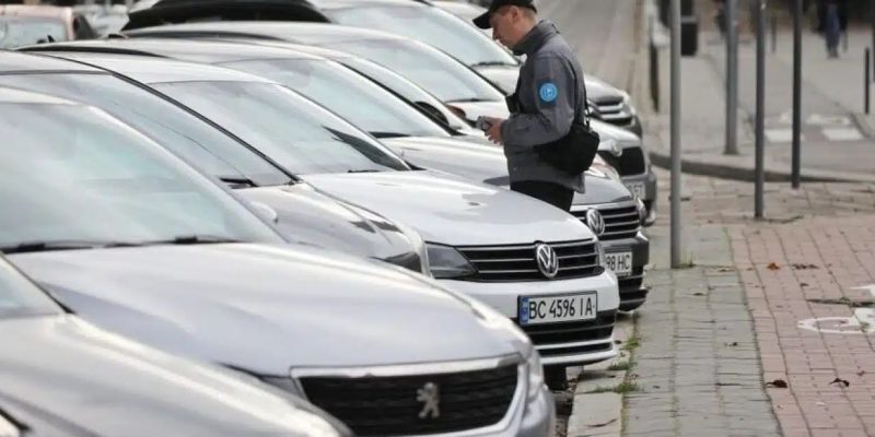 За незаконне паркування пропонують штрафи до 50 тисяч гривень 