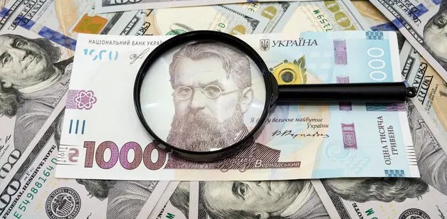 Блокада українських портів може посилити девальвацію гривні 