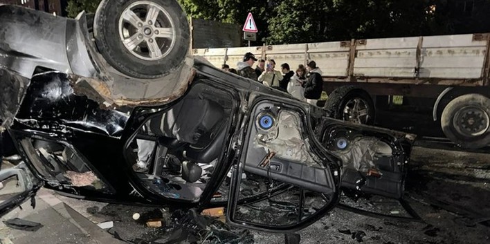 У Львові натовп перекинув службовий автомобіль ТЦК 