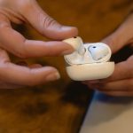 Чому не працює другий навушник Xiaomi: причини та рішення