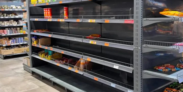Удари по складах супермаркетів: чи загрожують українцям дефіцит продуктів і зростання цін 