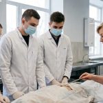 В Україні хочуть дозволити використовувати тіла померлих для навчання
