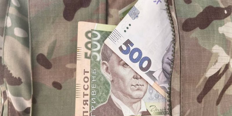 Кабмін хоче ще на рік закрити декларації військових після війни 