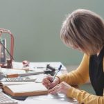 В Україні критично бракує вчителів фізики, хімії та математики