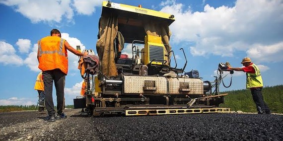 Уряд заморозив фінансування некритичних будівництв та ремонтів, — Корецький 