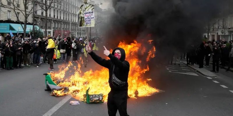 Трамп і Венс звинуватили в заворушеннях у Франції імміграцію