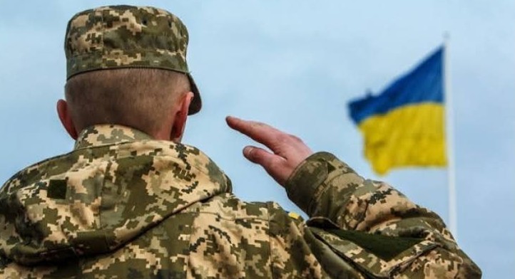 Суд зобов’язав ТЦК зняти з військового обліку чоловіка, який змінив стать