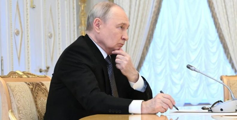 У Європі шукають переговорника для діалогу з Путіним, – Politico