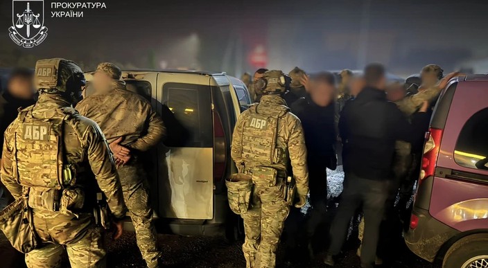 На Буковині затримали п’ятьох посадовців ТЦК за хабарі, викрадення та катування людей